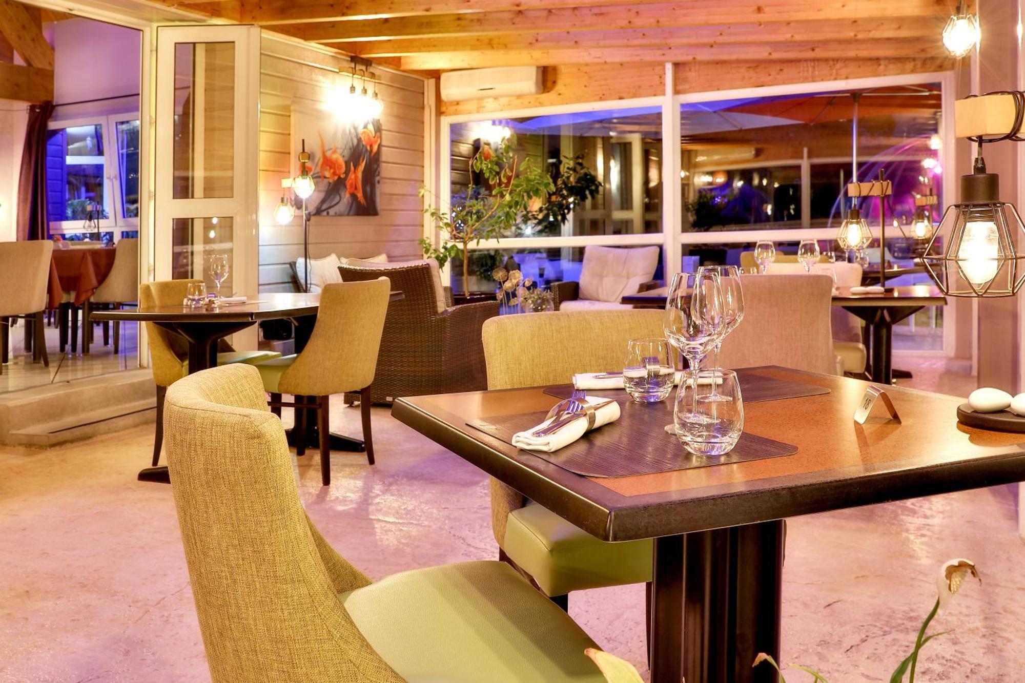 Hotel-Restaurant Logis Europa Maussac Esterno foto